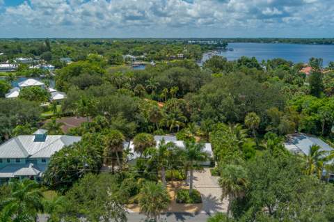 547 SW Riverview Street, Stuart FL - photo 15 of 62