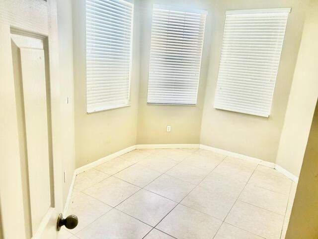 4 bedroom Single Family Residence at 7584 Thornlee Drive, Lake Charleston Tr X, Greenacres — photo 4