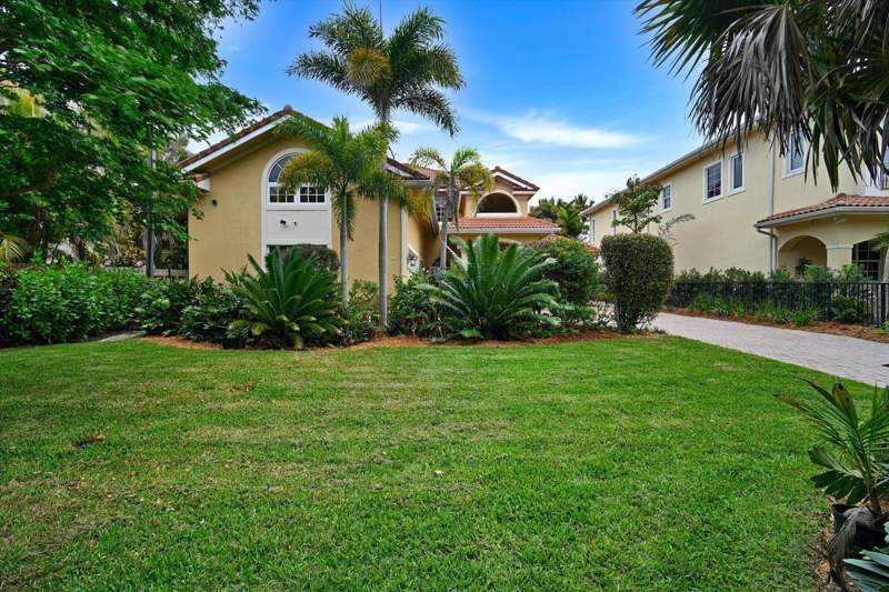 3 bedroom Single Family Residence at 881 SE Saint Lucie Boulevard, St Lucie Point Building Lots, Stuart — photo 2