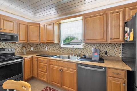 7202 Kenwood Road, Fort Pierce FL - photo 9 of 25
