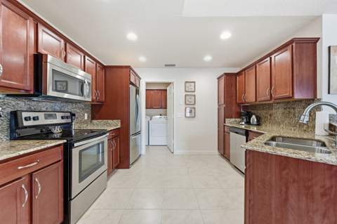 6547 Zapote Court, Fort Pierce FL - photo 10 of 47