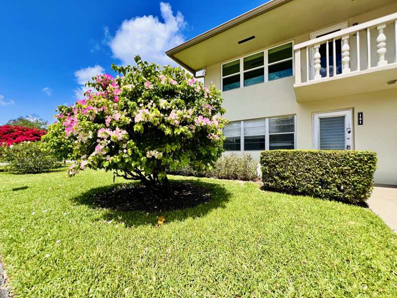 1 bedroom Condominium at 141 Sussex H, Century Village - Sussex Condo, West Palm Beach — photo 1