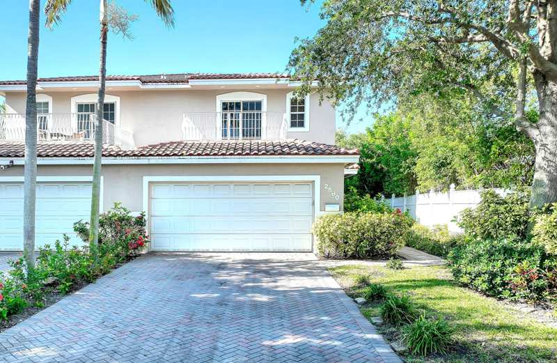 3 bedroom Townhouse at 2560 NE 11th Street, Tunison Park, Pompano Beach — photo 1