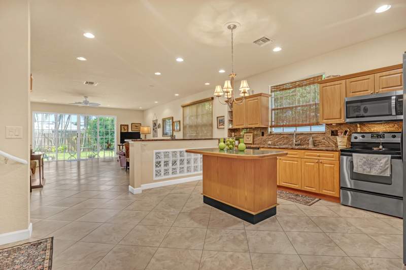 3 bedroom Townhouse at 2560 NE 11th Street, Tunison Park, Pompano Beach — photo 3