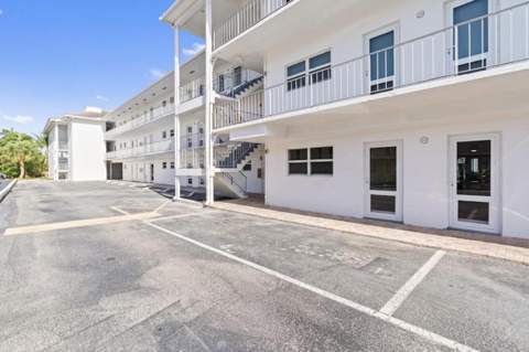 1461 S Ocean Boulevard #106, Lauderdale-By-The-Sea FL - photo 15 of 86