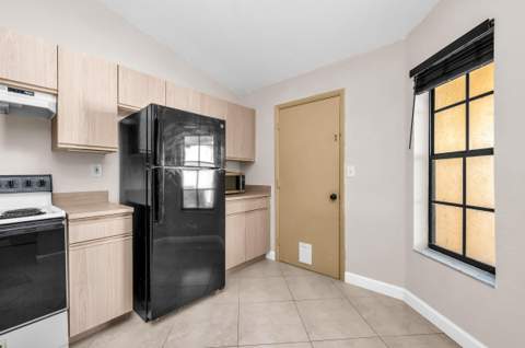 9665 NW 76th Court, Tamarac FL - photo 6 of 20