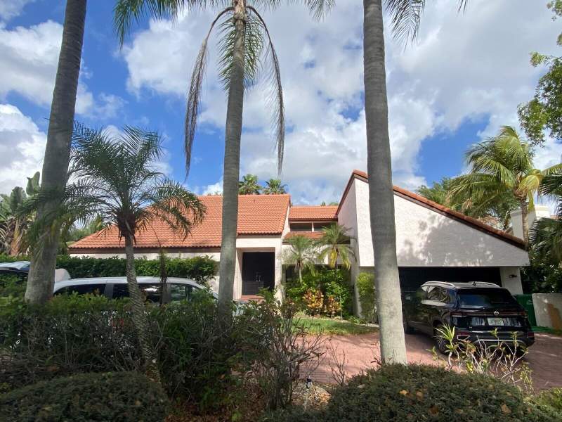 4 bedroom Single Family Residence at 5040 NW 88th Lane, Pine Ridge, Coral Springs — photo 2