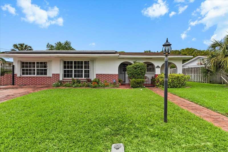 4 bedroom Single Family Residence at 1091 NW 46th Avenue, Flair Sub No 3, Lauderhill — photo 1
