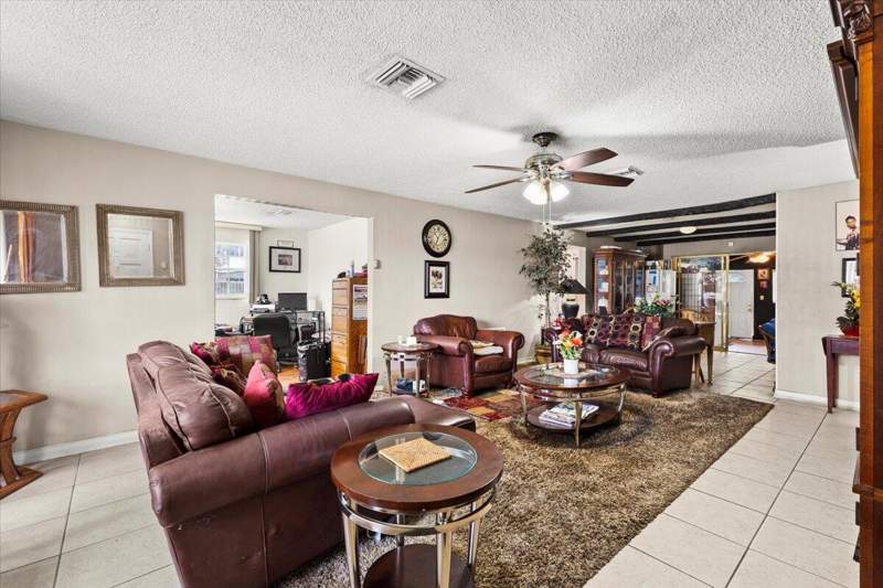 4 bedroom Single Family Residence at 1091 NW 46th Avenue, Flair Sub No 3, Lauderhill — photo 5