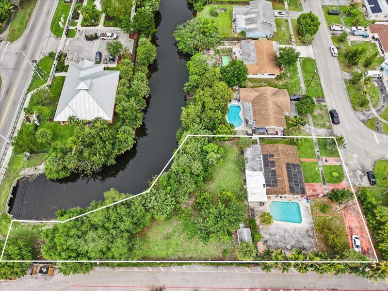 4 bedroom Single Family Residence at 1091 NW 46th Avenue, Flair Sub No 3, Lauderhill — photo 2