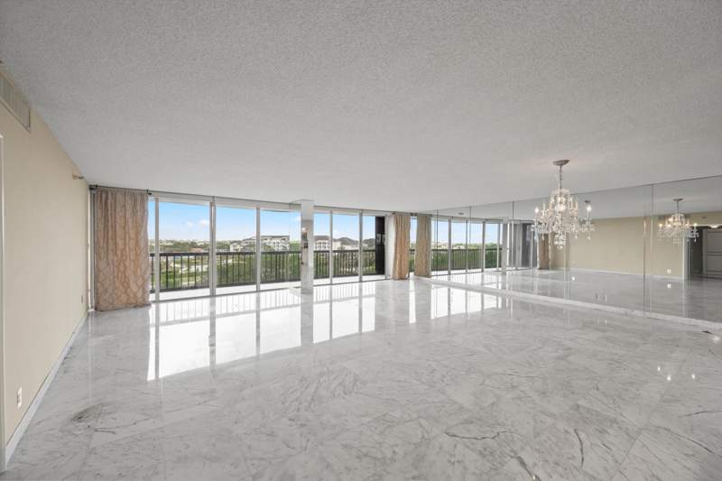 3 bedroom Condominium at 2480 Presidential Way #704, Envoy Cond Decl Filed 12-19-83 In, West Palm Beach — photo 3