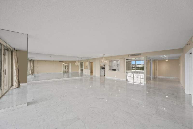 3 bedroom Condominium at 2480 Presidential Way #704, Envoy Cond Decl Filed 12-19-83 In, West Palm Beach — photo 4