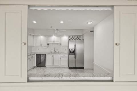 2480 Presidential Way #704, West Palm Beach FL - photo 15 of 36