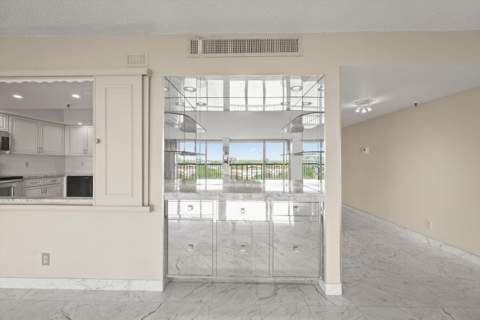 2480 Presidential Way #704, West Palm Beach FL - photo 11 of 36