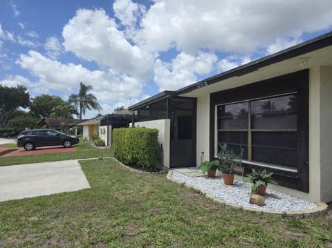 5255 Mendoza Street, West Palm Beach FL - photo 8 of 45