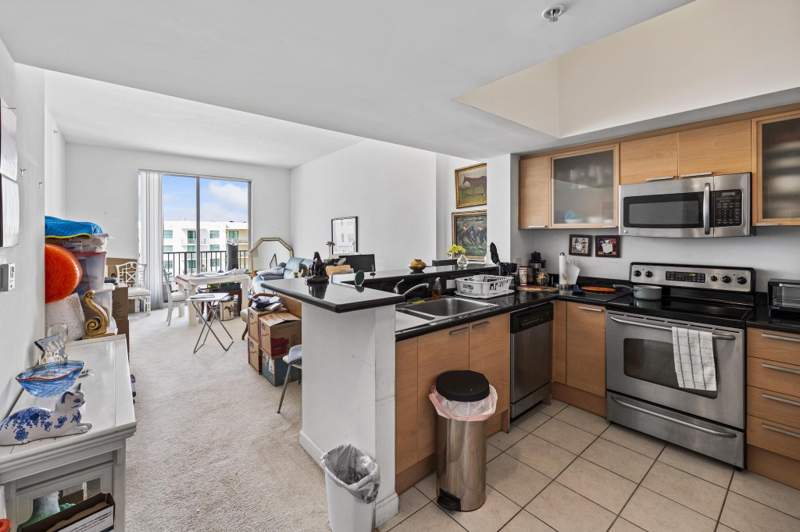 1 bedroom Condominium at 140 S Dixie Highway #1022, Hollywood Station Res Condo, Hollywood — photo 3