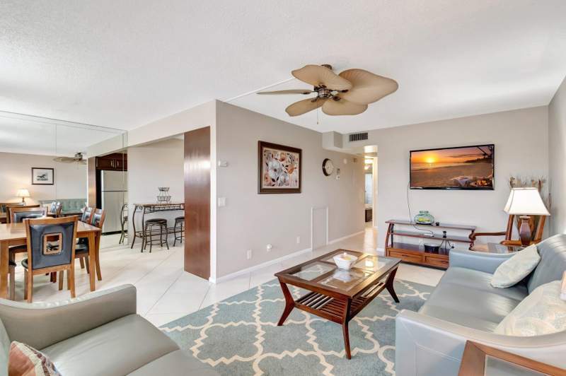 2 bedroom Condominium at 4049 Wolverton C, Century Village , Boca Raton — photo 3