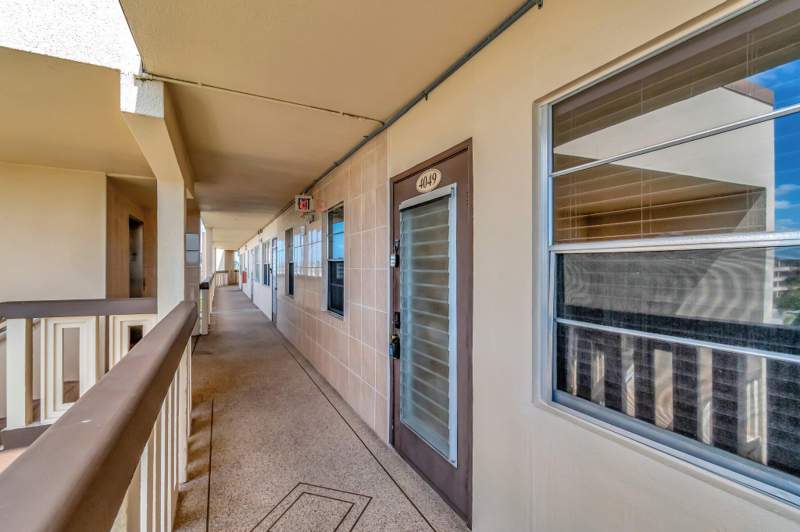 2 bedroom Condominium at 4049 Wolverton C, Century Village , Boca Raton — photo 4