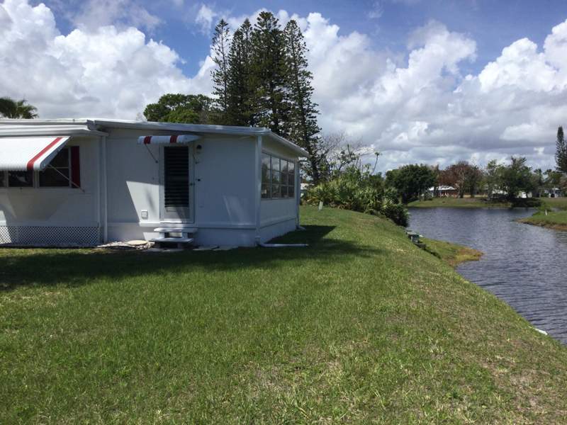 2 bedroom Mobile Home at 21 Oro Grande Way, Spanish Lakes Leasehold Estates, Port St. Lucie — photo 3