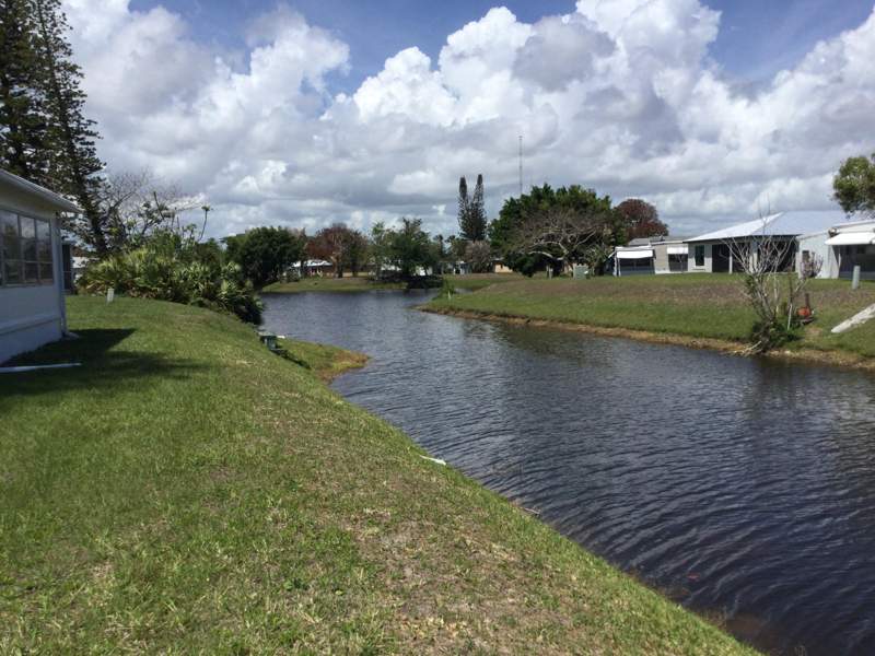 2 bedroom Mobile Home at 21 Oro Grande Way, Spanish Lakes Leasehold Estates, Port St. Lucie — photo 5