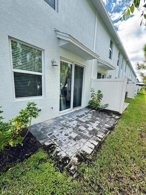 5646 SE Edgewater Circle, Stuart FL - photo 7 of 20