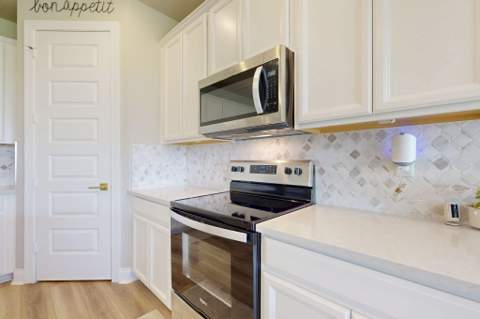 6624 NW Cloverdale Avenue, Port St. Lucie FL - photo 17 of 113