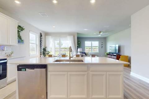 6624 NW Cloverdale Avenue, Port St. Lucie FL - photo 21 of 113