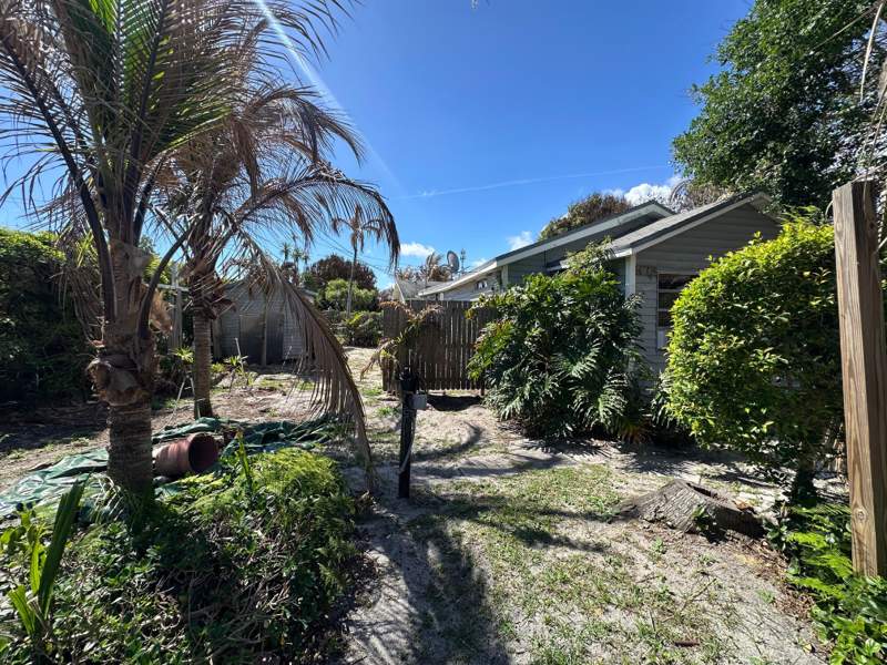 3 bedroom Single Family Residence at 8160 SE Washington Avenue, Pettway Park, Hobe Sound — photo 3