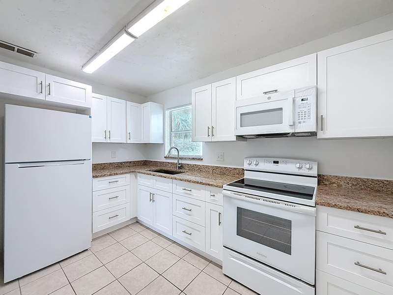 2 bedroom Condominium at 235 Lake Dora Drive #235, Golden Lakes Village Condo 1 Thru 13-A, West Palm Beach — photo 3