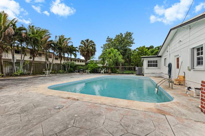 4 bedroom Single Family Residence at 1091 NW 46th Avenue, Flair Sub No 3, Lauderhill — photo 4