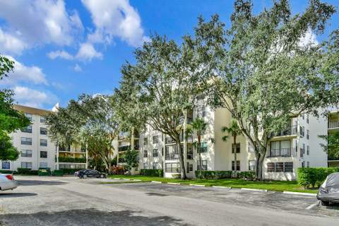6190 Woodlands Boulevard #311, Tamarac FL - photo 8 of 35