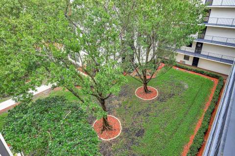 6190 Woodlands Boulevard #311, Tamarac FL - photo 9 of 35
