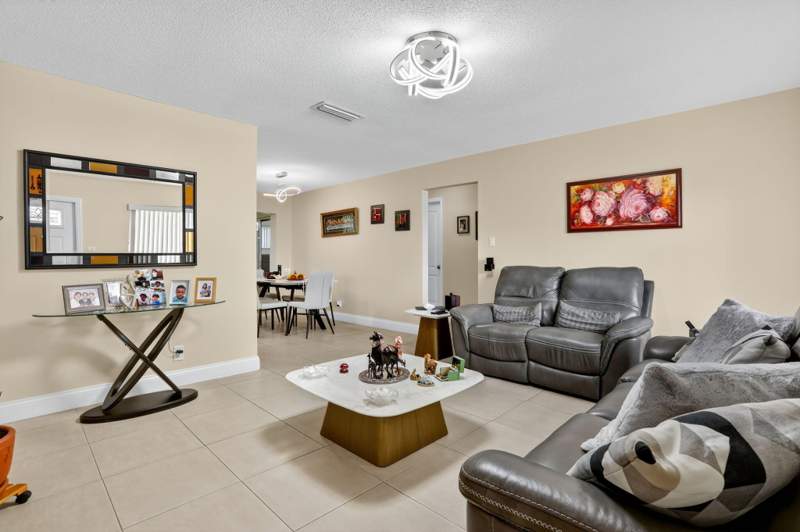 2 bedroom Single Family Residence at 6945 NW 14th Street, Paradise Gardens Sec 3, Margate — photo 2