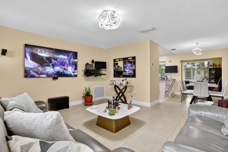 2 bedroom Single Family Residence at 6945 NW 14th Street, Paradise Gardens Sec 3, Margate — photo 3