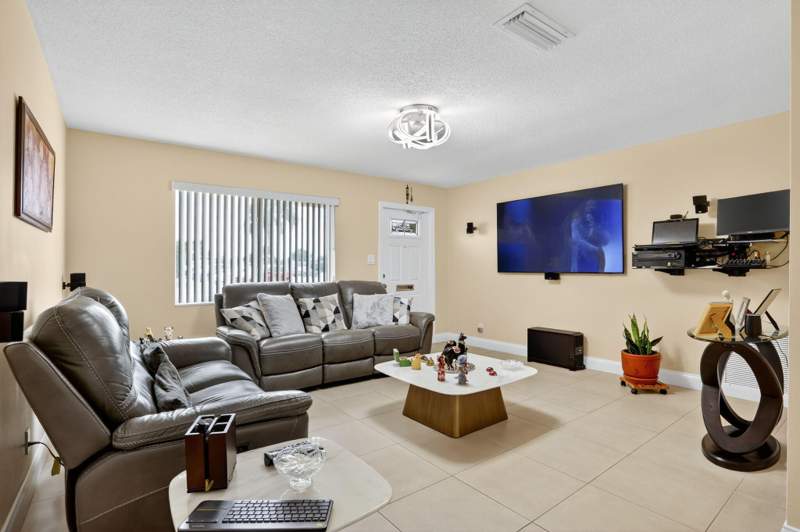 2 bedroom Single Family Residence at 6945 NW 14th Street, Paradise Gardens Sec 3, Margate — photo 4