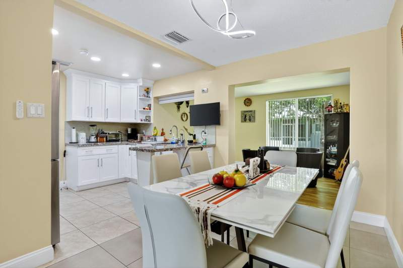 2 bedroom Single Family Residence at 6945 NW 14th Street, Paradise Gardens Sec 3, Margate — photo 5