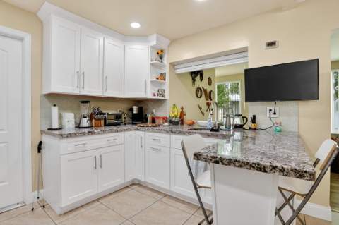 6945 NW 14th Street, Margate FL - photo 9 of 33