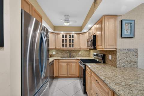 336 Golfview Road #704, North Palm Beach FL - photo 7 of 24