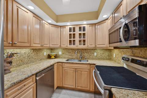 336 Golfview Road #704, North Palm Beach FL - photo 8 of 24