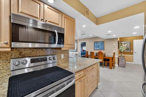 336 Golfview Road #704, North Palm Beach FL - photo 9 of 24
