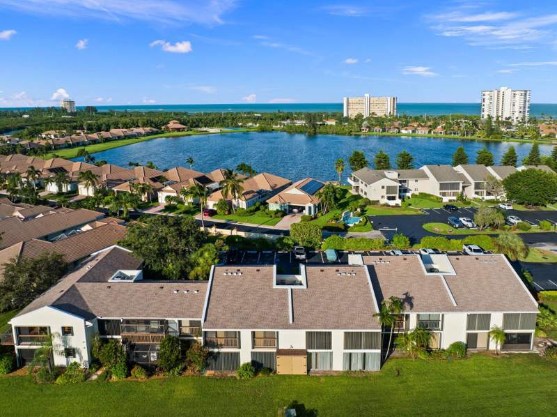 2 bedroom Condominium at 3225 S Lakeview Circle #22-202, The Sands Section 2 Condominium, Fort Pierce — photo 3