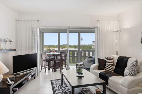 4330 Hillcrest Drive #804, Hollywood FL - photo 11 of 47