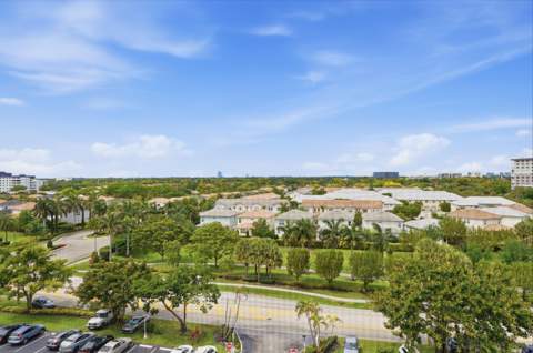4330 Hillcrest Drive #804, Hollywood FL - photo 17 of 47