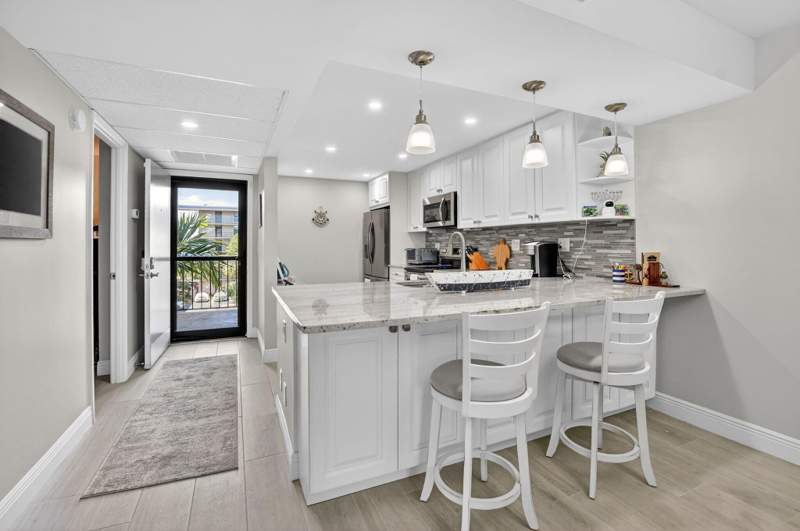 2 bedroom Condominium at 6 Royal Palm Way #409, Boca Bayou, Boca Raton — photo 5