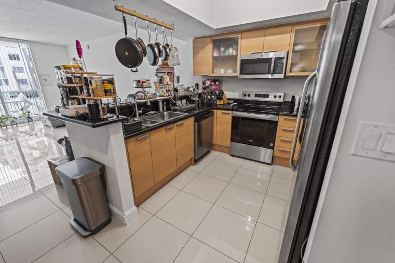 2 bedroom Condominium at 140 S Dixie Highway #512, Hollywood Station Res Condo, Hollywood — photo 4