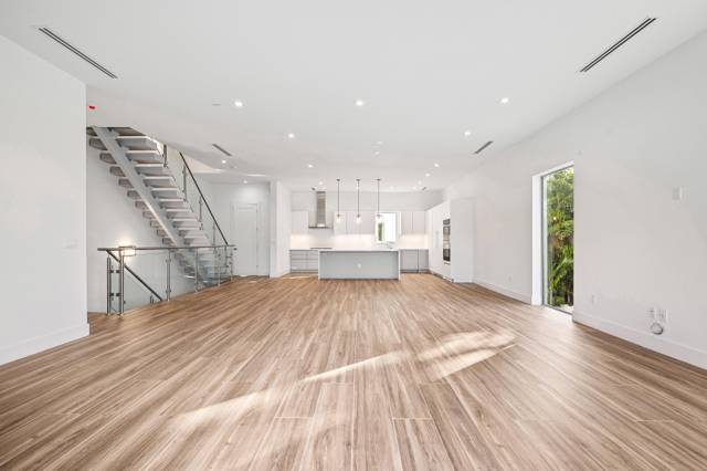 11 SE 11th Avenue