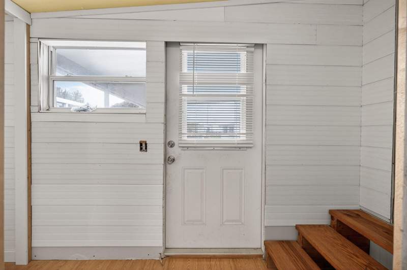 2 bedroom Mobile Home at 10885 SE Federal Highway #96, Sea Breeze Mobile Manor, Hobe Sound — photo 4