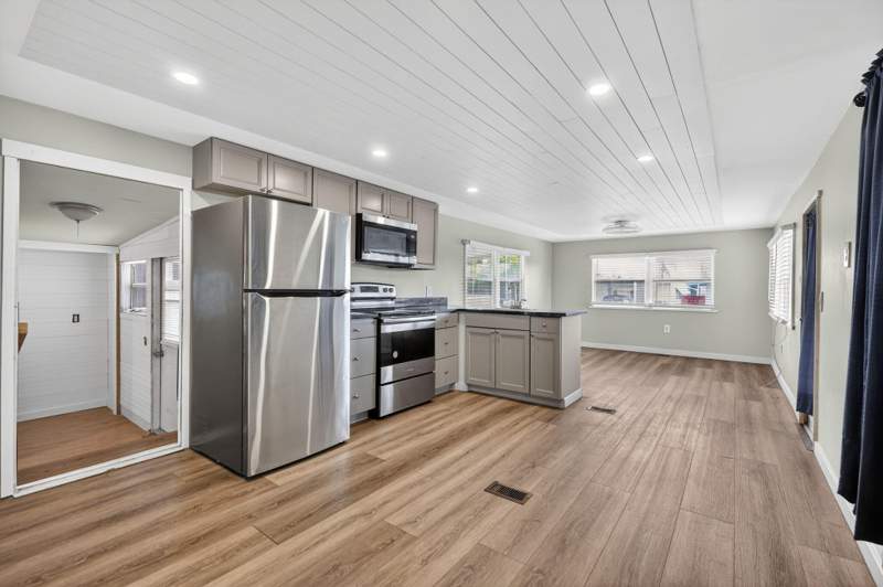 2 bedroom Mobile Home at 10885 SE Federal Highway #96, Sea Breeze Mobile Manor, Hobe Sound — photo 5