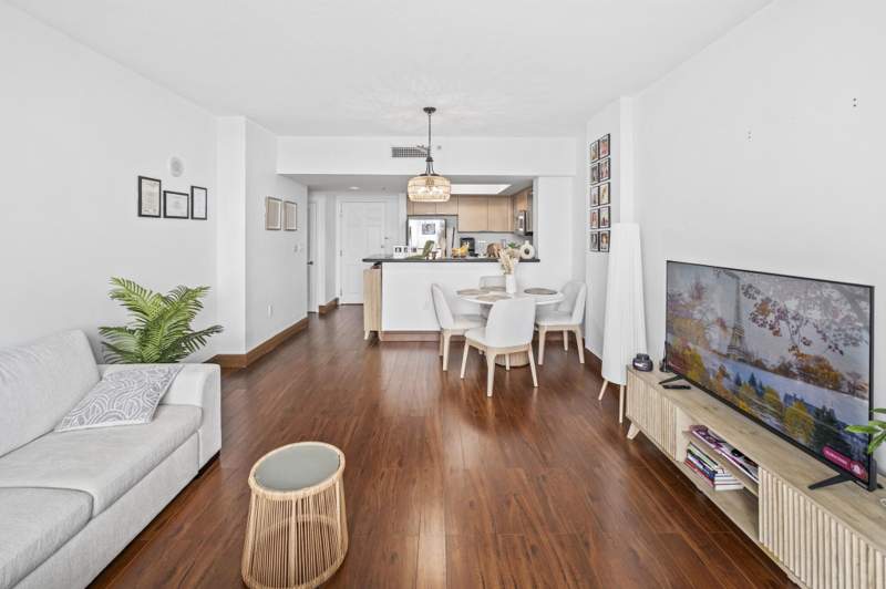 1 bedroom Condominium at 140 S Dixie Highway #533, Hollywood Station Res Condo, Hollywood — photo 3