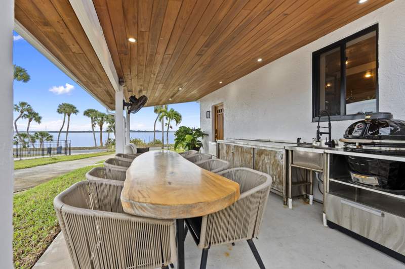 5 bedroom Single Family Residence at 8309 S Indian River Drive, Metes and Bounds, Fort Pierce — photo 3
